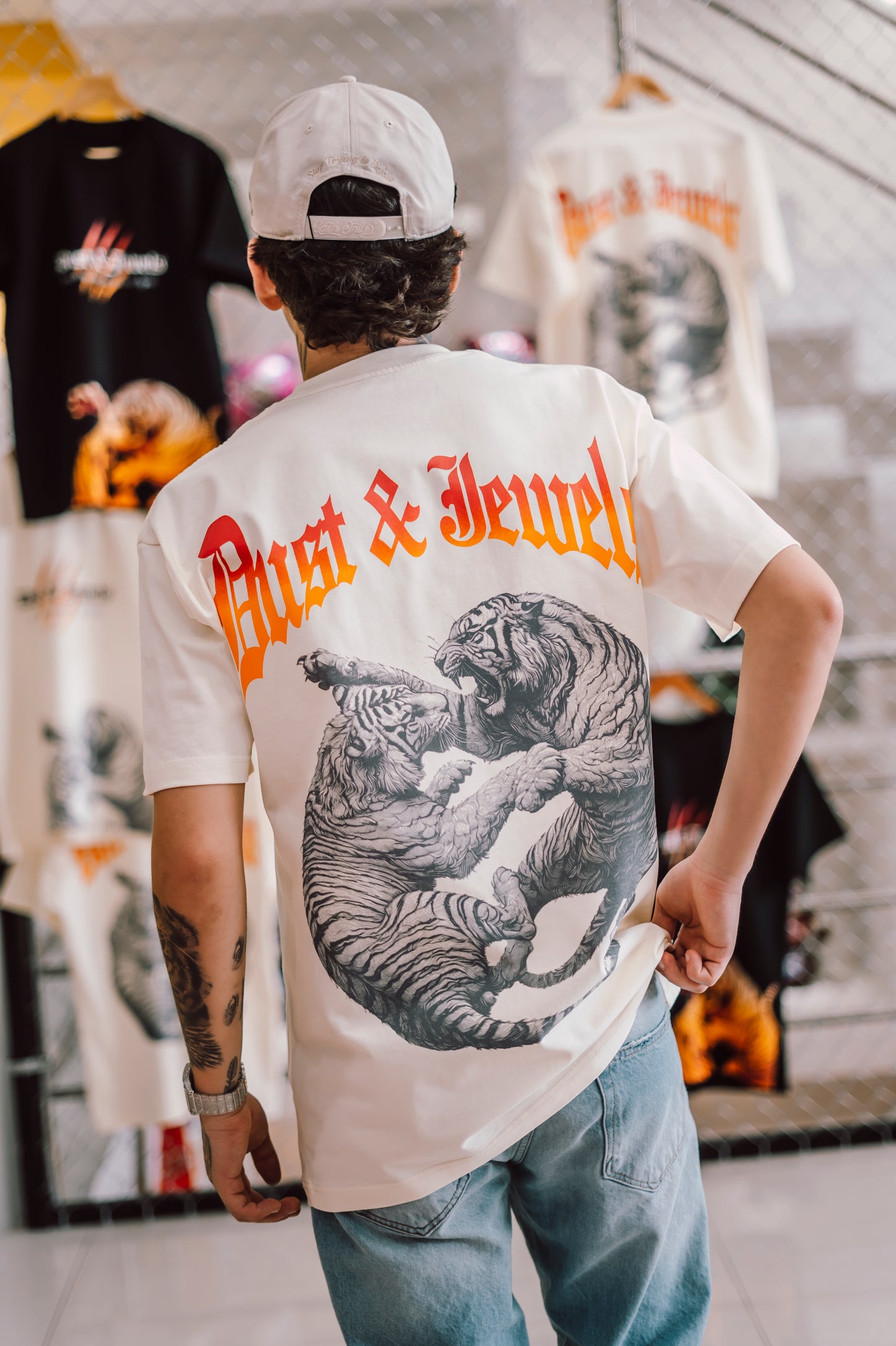 Una p*ta rayita más al tigre / Bone Tee